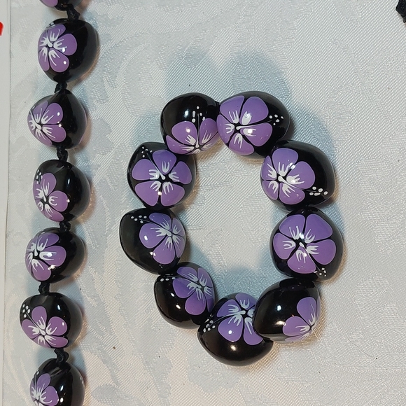 Kykui nut, hand made necklace and bracelet. Beautiful black with lavender. Kykui - Picture 2 of 2